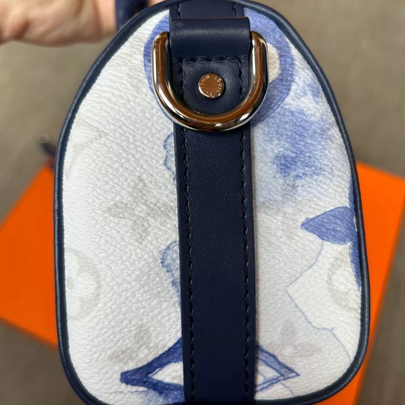 Lv keepall xs限量版 水墨暈染 斜背包包 幾乎全新,芯片款,配件防塵袋 肩帶 尺寸21.5×12×9-7