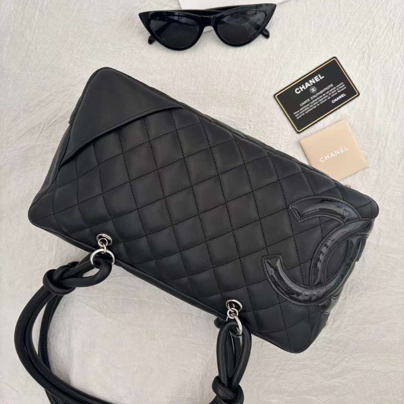 Chanel 全黑康鵬枕頭波士頓包 配件保卡卡&塵袋 狀況很新-2