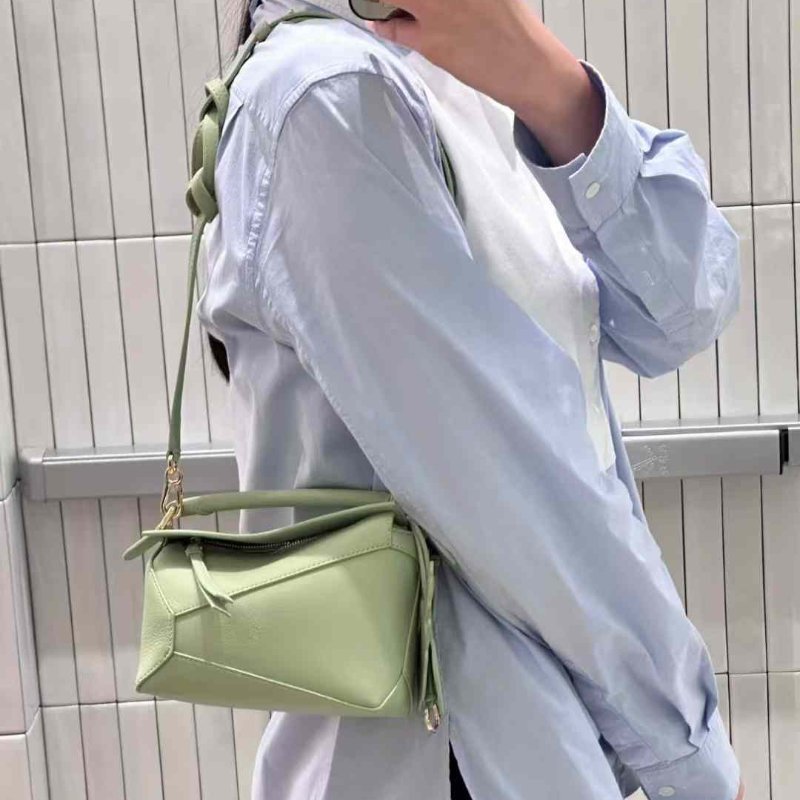 Loewe mini puzzle 淺綠色 幾乎全新 附塵袋-3