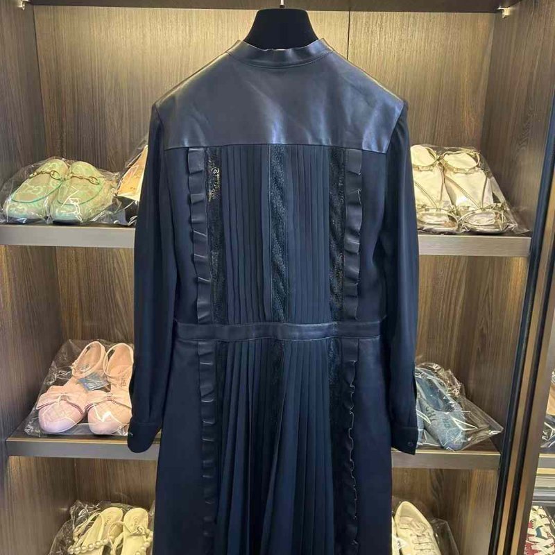 Valentino 連身裙 40號 限量款 羊皮拚桑蠶絲面料 沒洗過清洗一下非常新 原價近40萬 誠可議-2