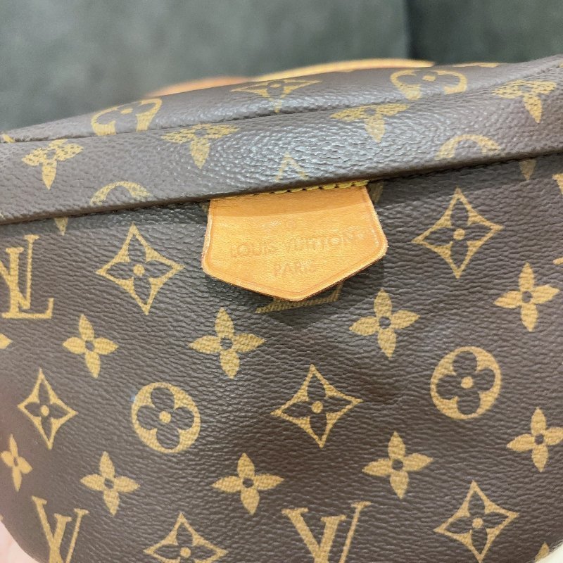 LV 19編碼 Bumbag老花腰包 胸包 整體新 尺寸37-14-13cm-1