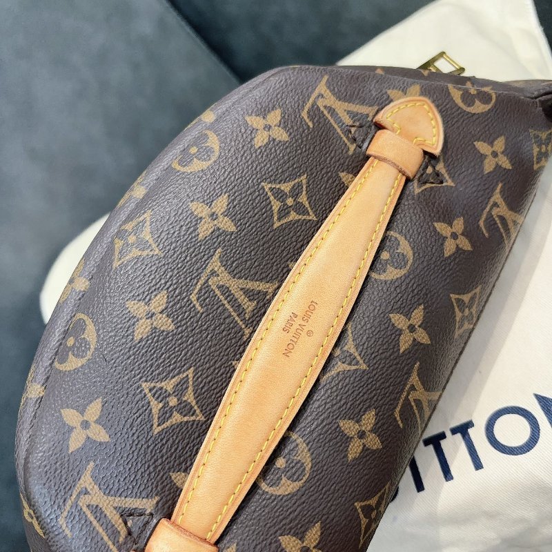 LV 19編碼 Bumbag老花腰包 胸包 整體新 尺寸37-14-13cm-3