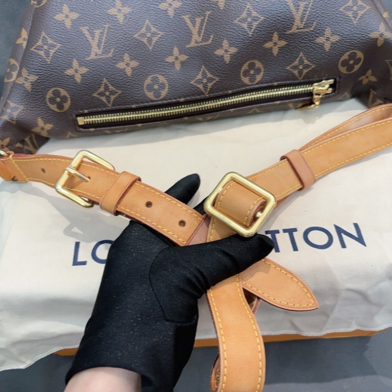 LV 19編碼 Bumbag老花腰包 胸包 整體新 尺寸37-14-13cm-4