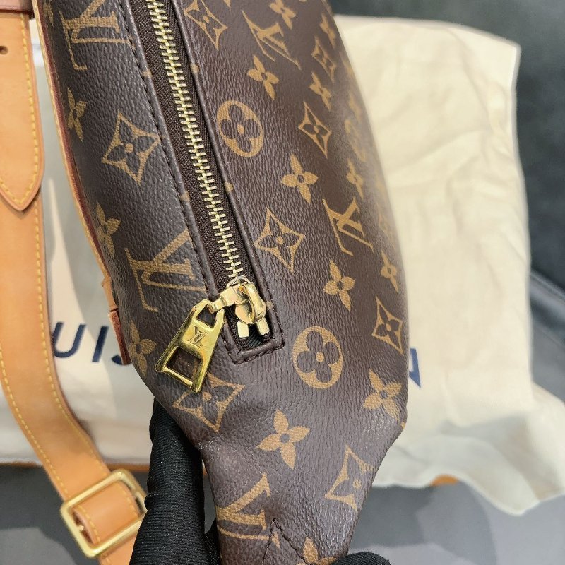 LV 19編碼 Bumbag老花腰包 胸包 整體新 尺寸37-14-13cm-5