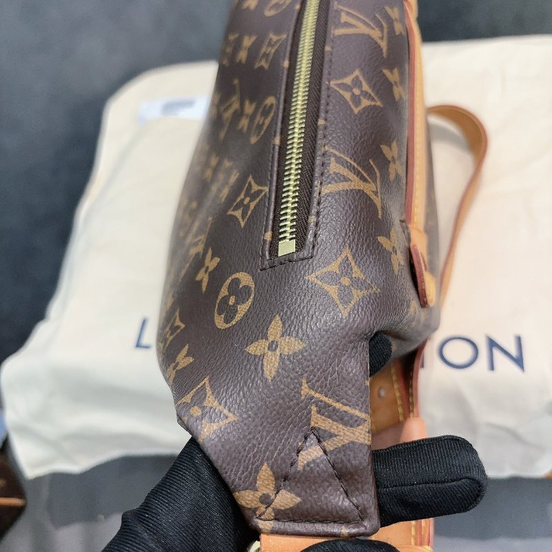 LV 19編碼 Bumbag老花腰包 胸包 整體新 尺寸37-14-13cm-6