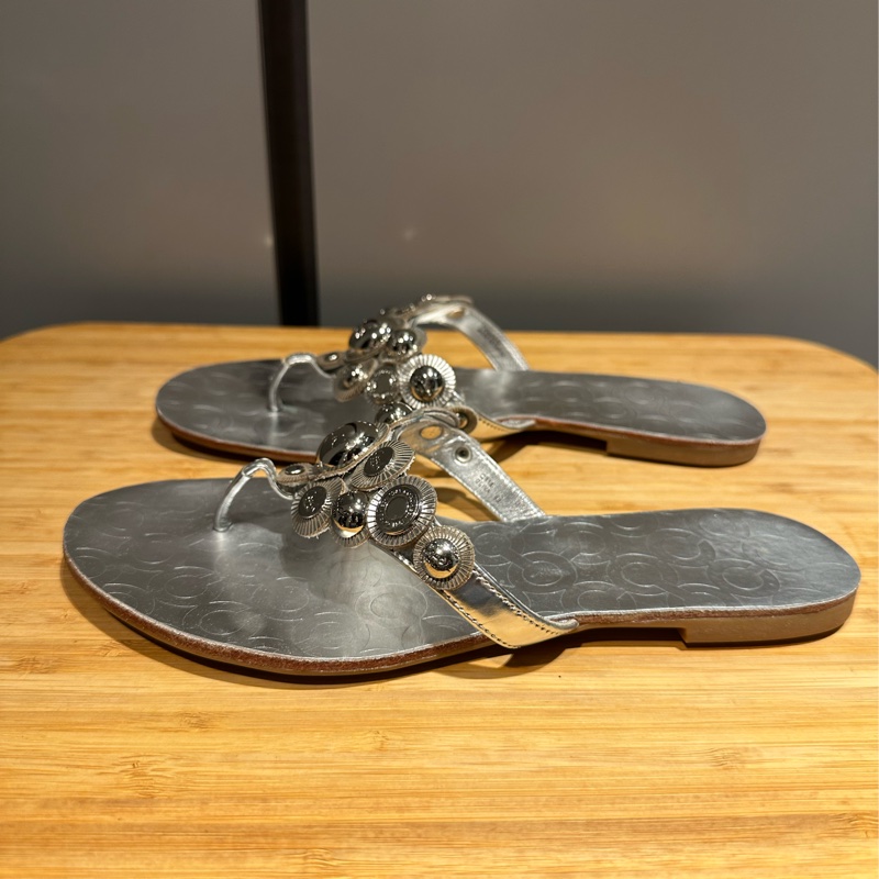 COACH銀色夾腳涼鞋-3