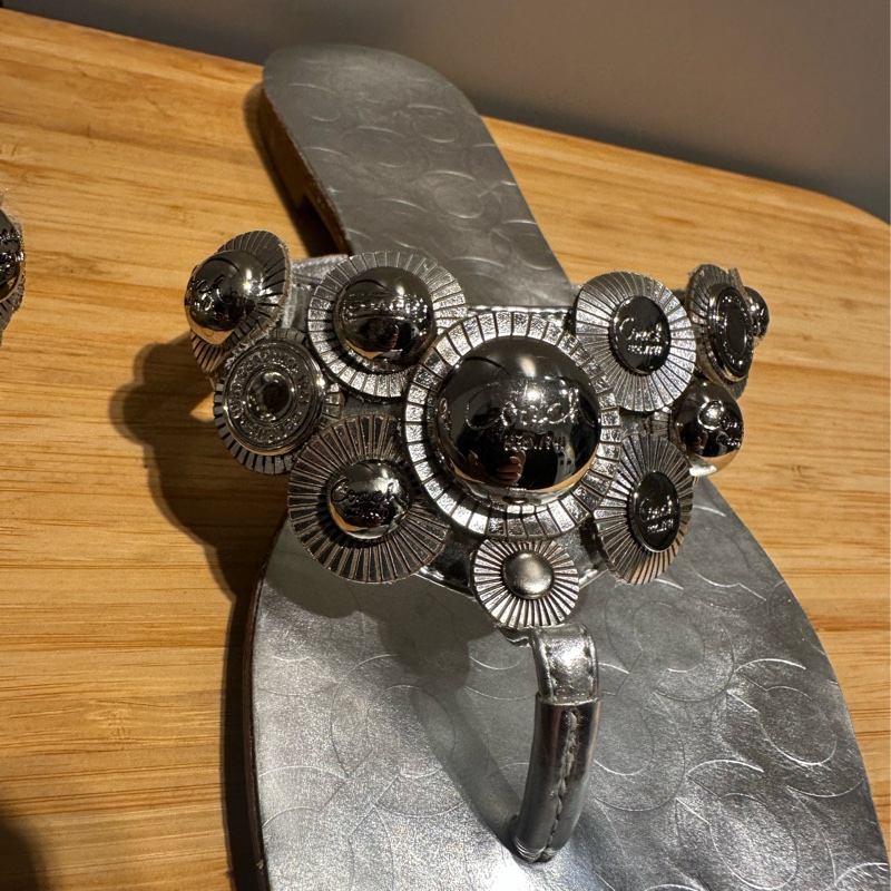 COACH銀色夾腳涼鞋-12