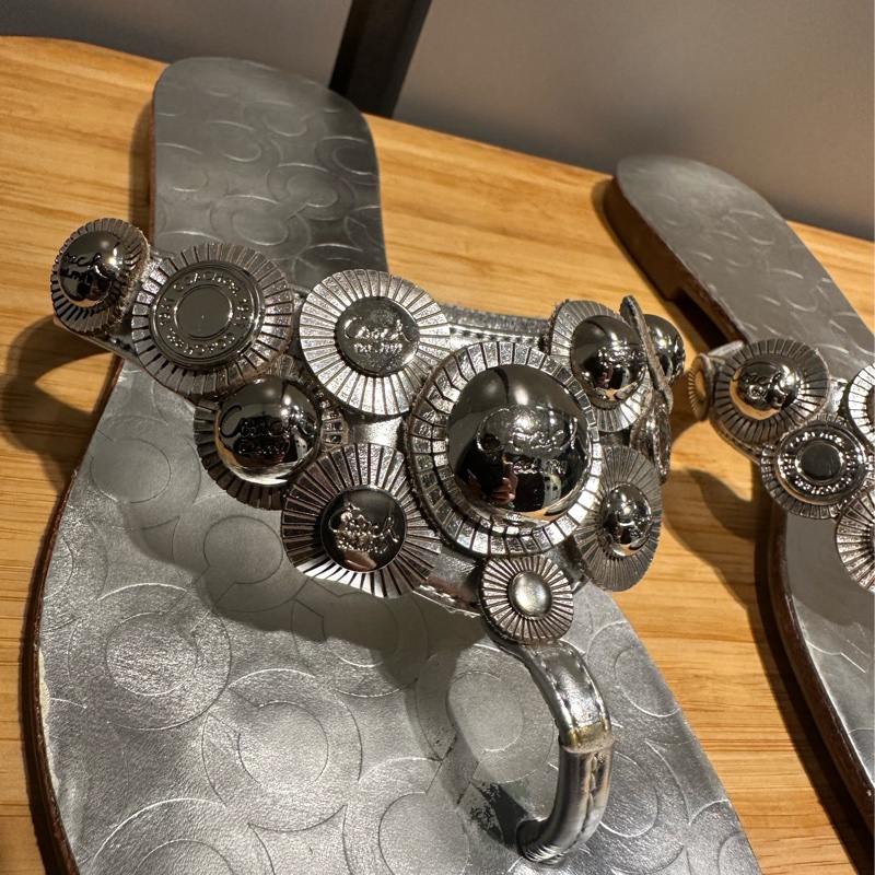 COACH銀色夾腳涼鞋-13