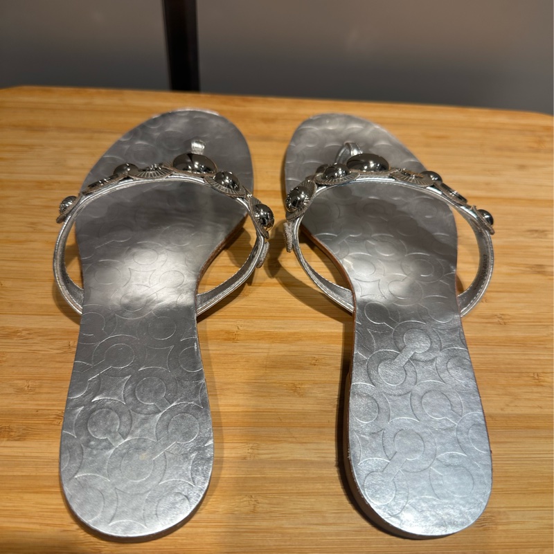 COACH銀色夾腳涼鞋-17