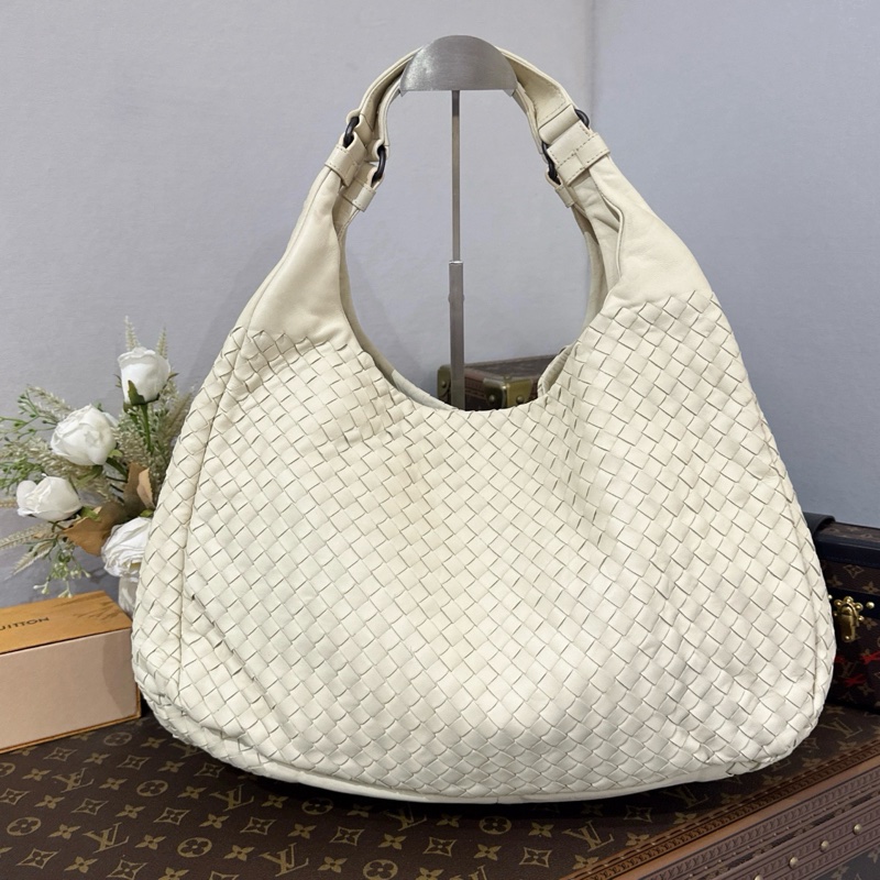 BV葆蝶家Veneta羊皮纯色编织款手提包-1