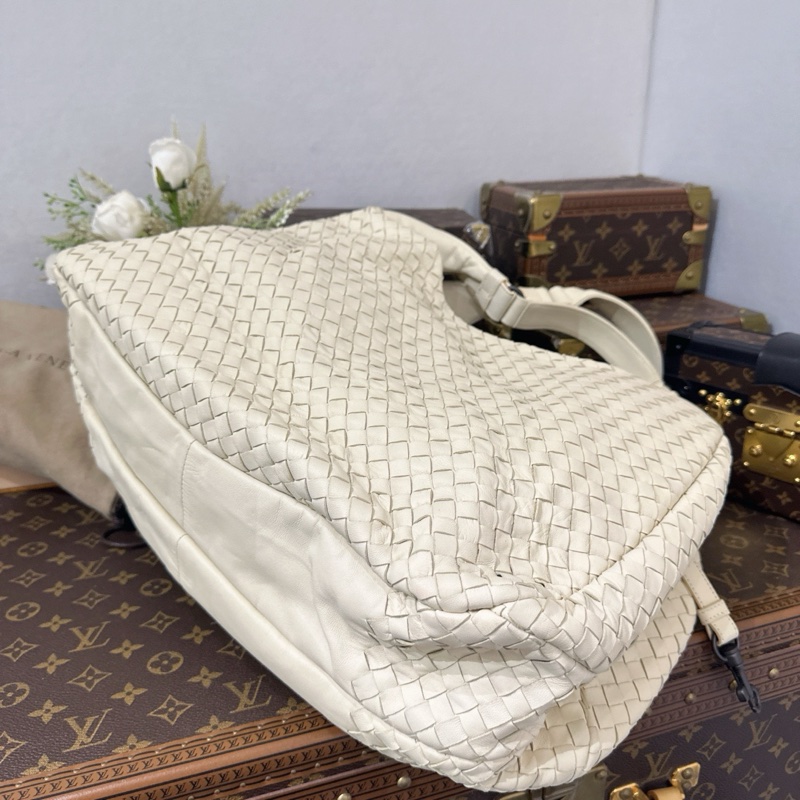 BV葆蝶家Veneta羊皮纯色编织款手提包-3