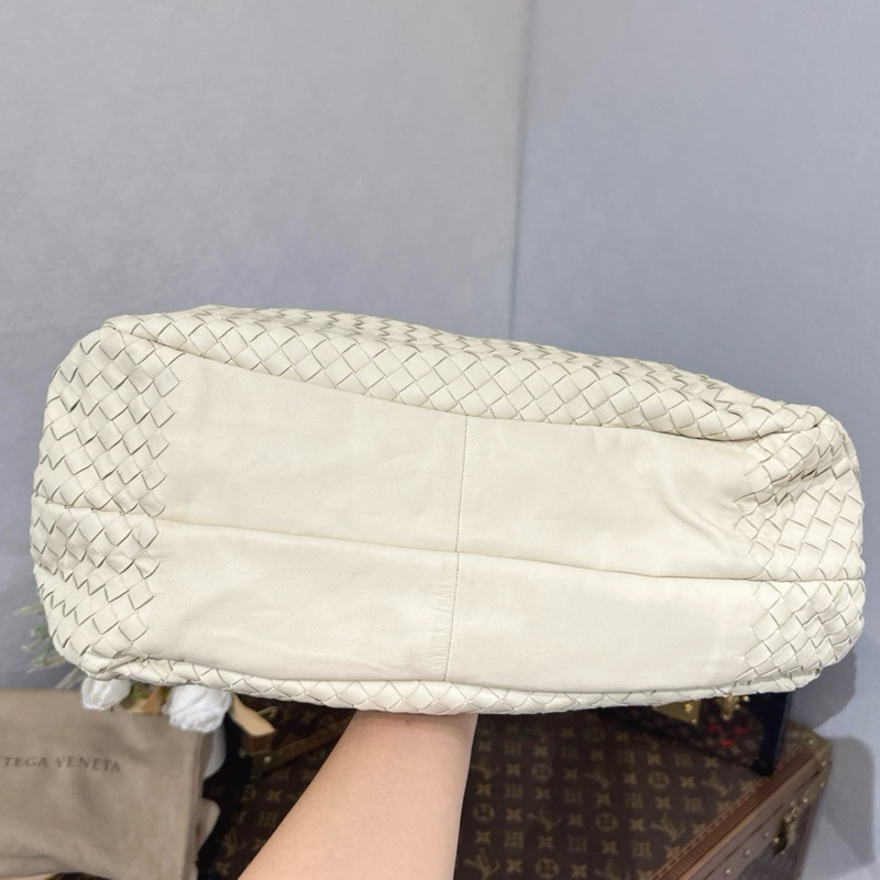 BV葆蝶家Veneta羊皮纯色编织款手提包-4