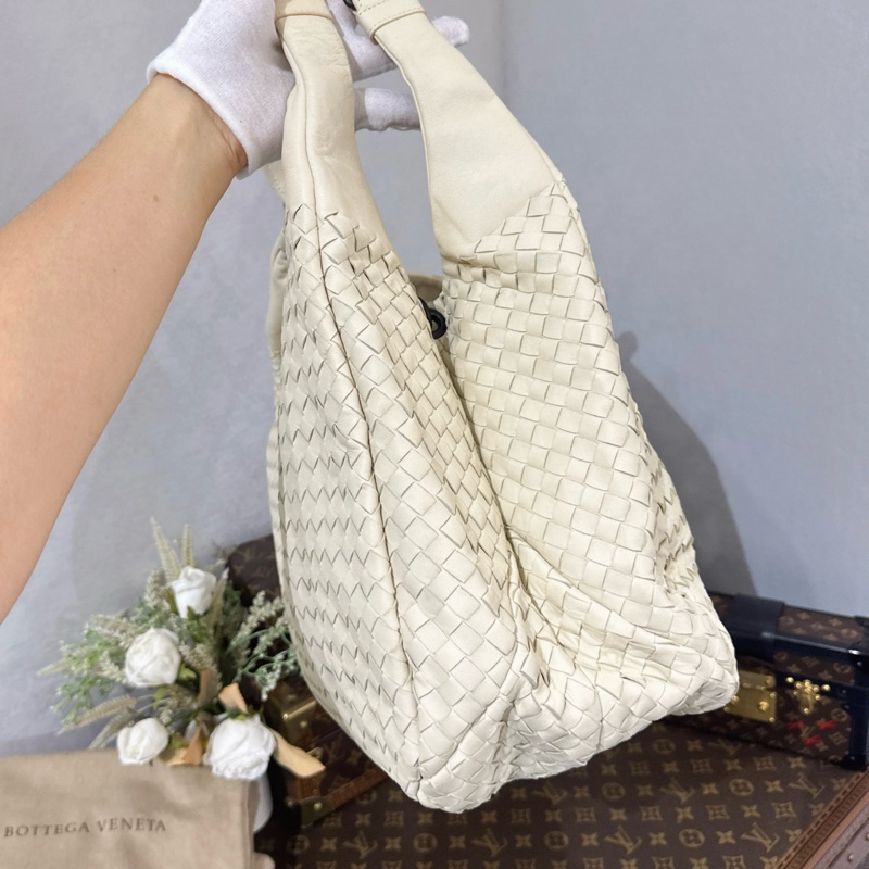 BV葆蝶家Veneta羊皮纯色编织款手提包-5