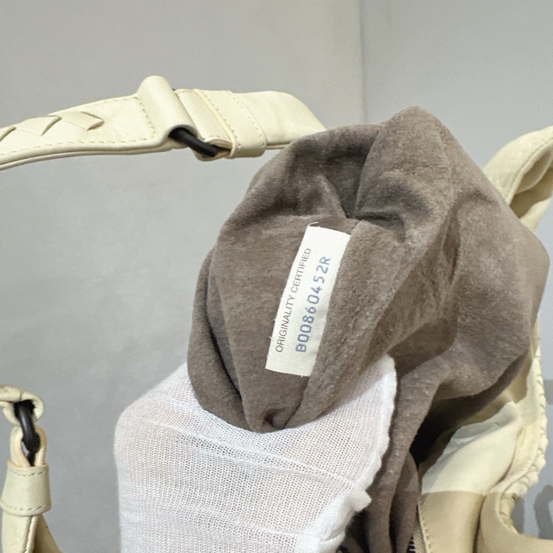 BV葆蝶家Veneta羊皮纯色编织款手提包-7