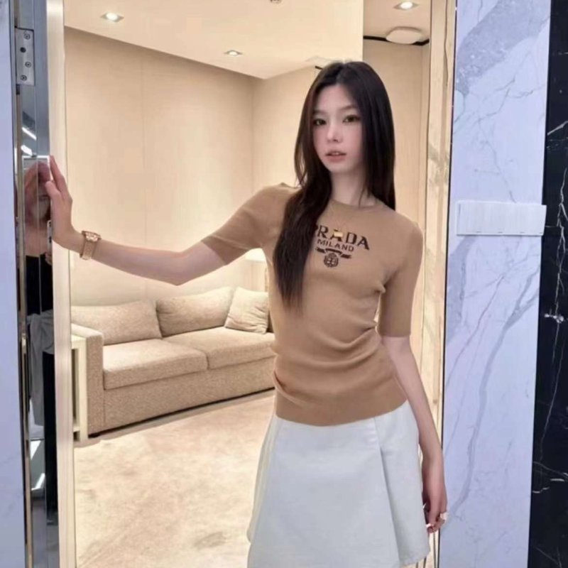 PRADA 新款短袖 尺寸44碼 全新僅試穿痕跡 原價近六萬-0