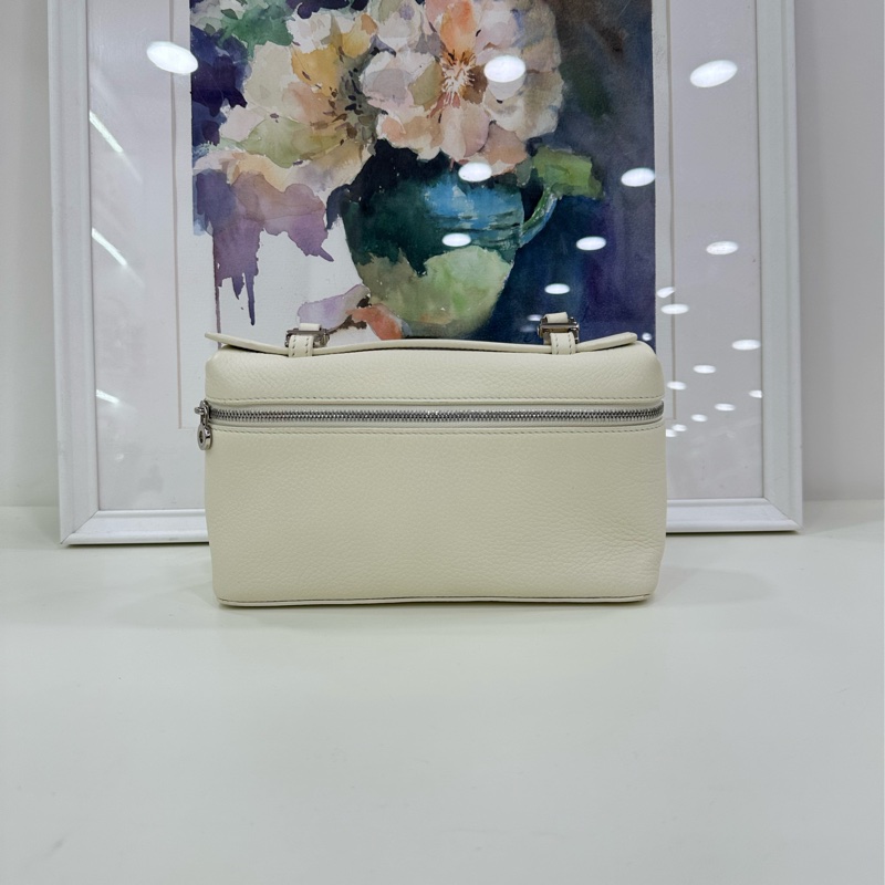 Loro Piana L19奶昔白銀扣手提包-1