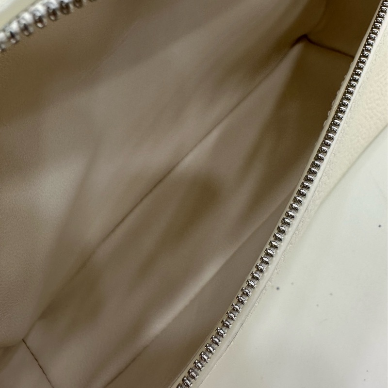 Loro Piana L19奶昔白銀扣手提包-8