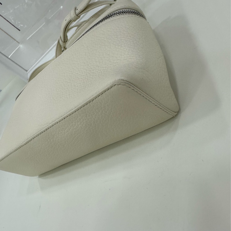 Loro Piana L19奶昔白銀扣手提包-9