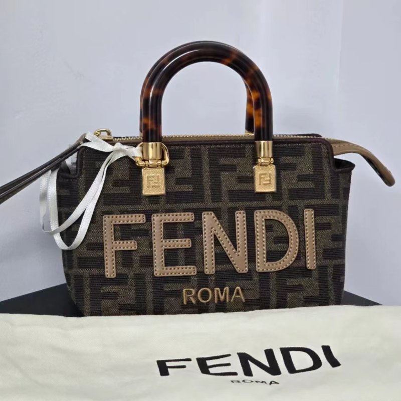 FENDI 波士頓老花手提包 全新-1