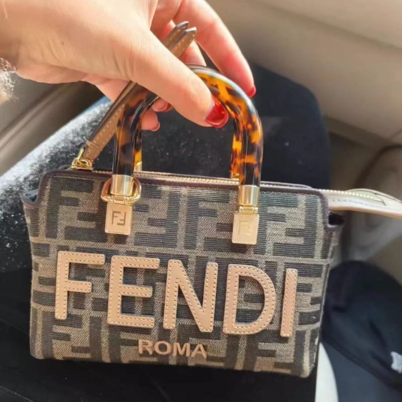 FENDI 波士頓老花手提包 全新-4