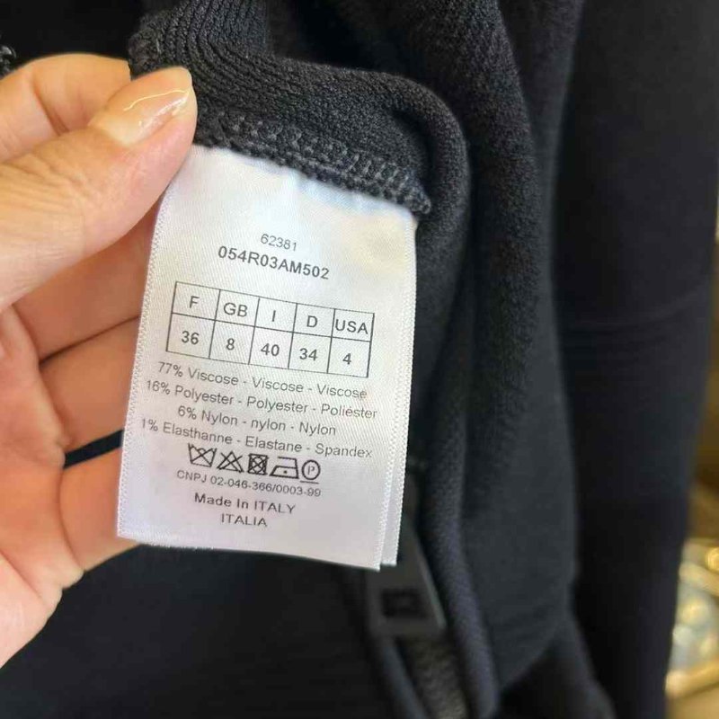 DIOR 針織連身裙 36號有彈力 只穿一次非常新 後面有字母logo 小黑裙經典永不過時 原價近15萬-3