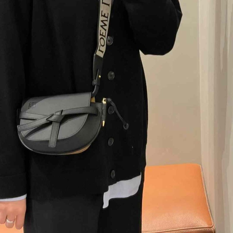 Loewe Gate 黑色馬鞍包 幾乎全新-0