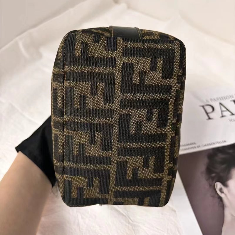 FENDI 金扣小飯盒 很新-3