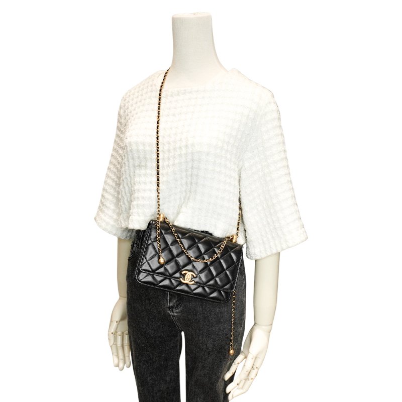 Chanel 油蠟牛皮雙金球Woc斜背包(AP2289-黑)-6