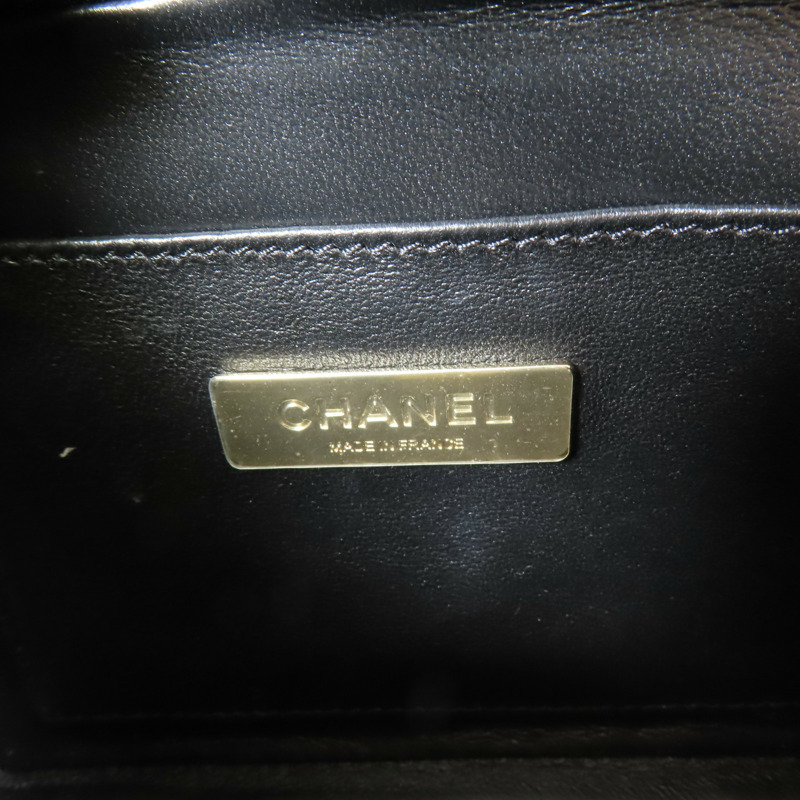 CHANEL 牛皮皮革Cosmetic Case金扣手挽肩背兩用袋-5