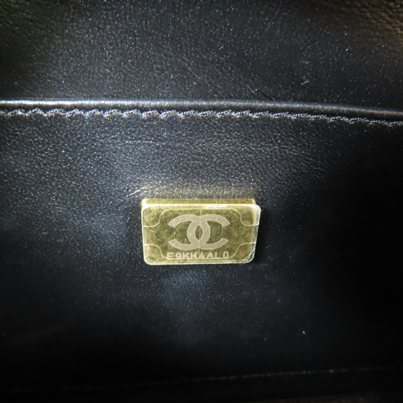 CHANEL 牛皮皮革Cosmetic Case金扣手挽肩背兩用袋-6