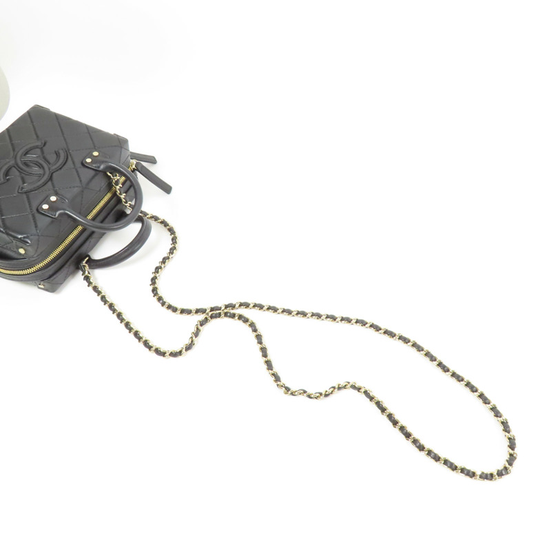 CHANEL 牛皮皮革Cosmetic Case金扣手挽肩背兩用袋-7