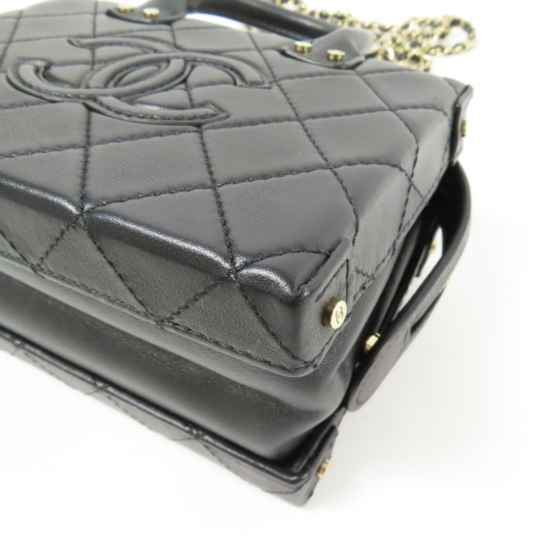 CHANEL 牛皮皮革Cosmetic Case金扣手挽肩背兩用袋-9