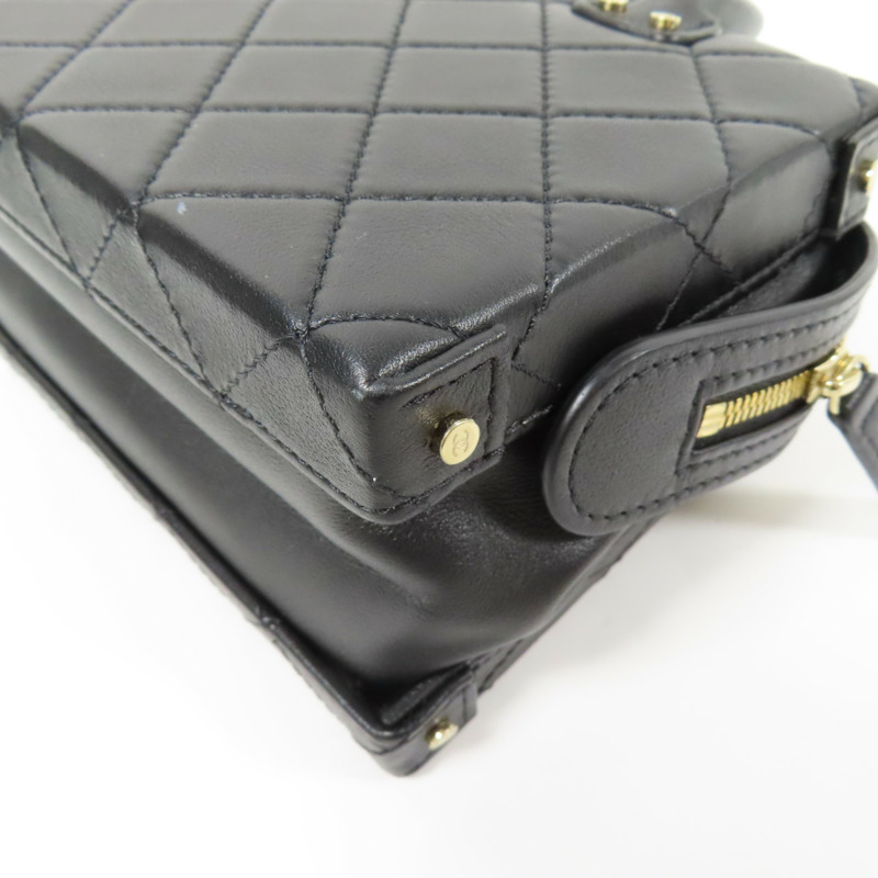 CHANEL 牛皮皮革Cosmetic Case金扣手挽肩背兩用袋-11