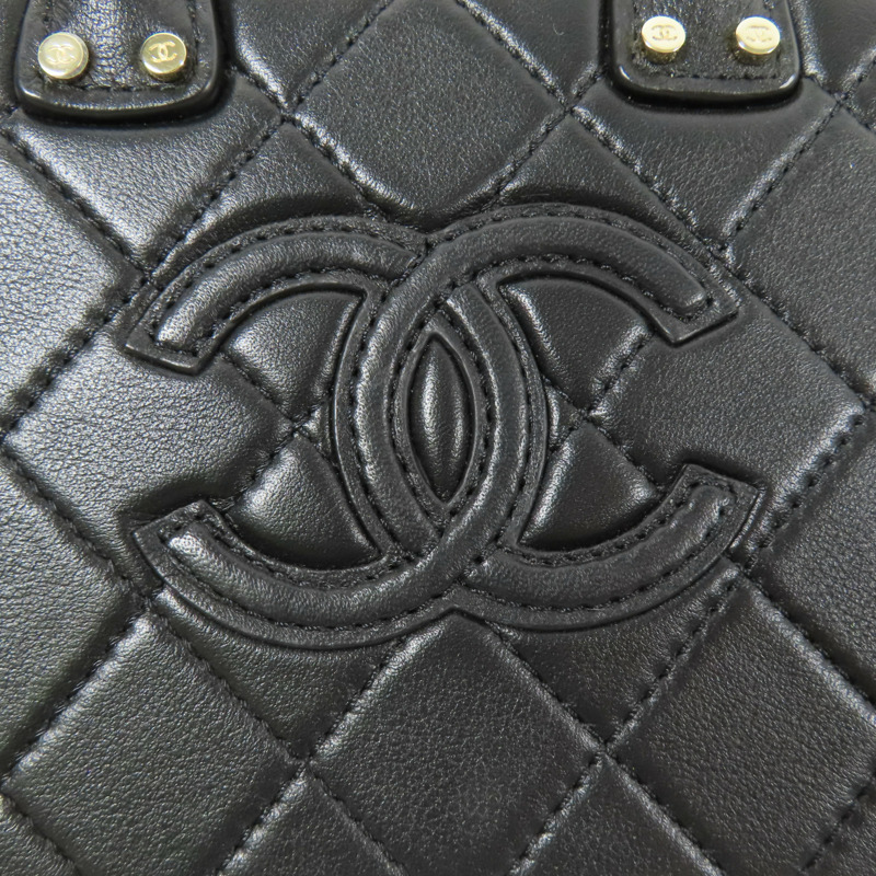 CHANEL 牛皮皮革Cosmetic Case金扣手挽肩背兩用袋-12