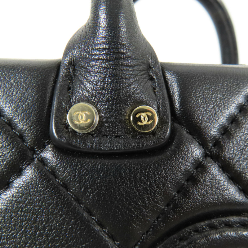 CHANEL 牛皮皮革Cosmetic Case金扣手挽肩背兩用袋-13