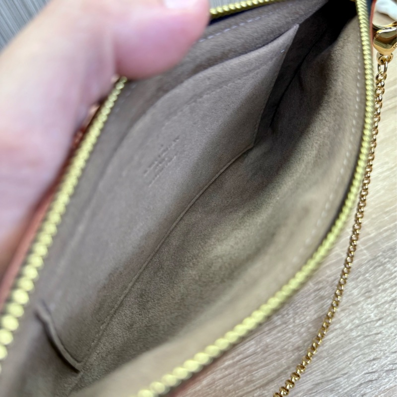 LV M60096 Milla 限量絕版村上隆黑彩麻將包手拿包-19