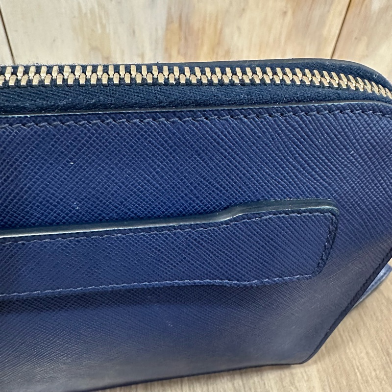 prada 2vf056藍皮銀釦手拿包-21