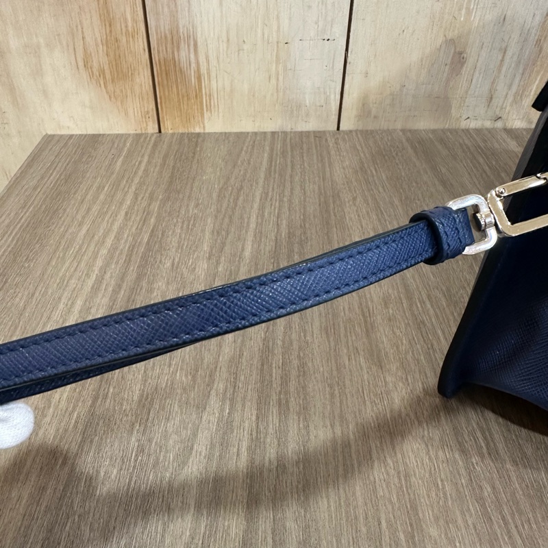 prada 2vf056藍皮銀釦手拿包-30