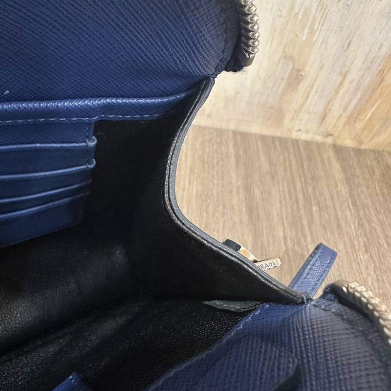 prada 2vf056藍皮銀釦手拿包-35