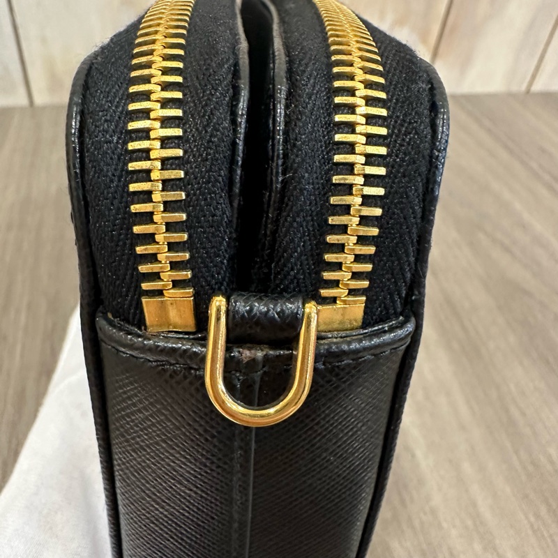 prada 1bp024 黑牛皮金釦雙拉鏈相機包 斜背包-16