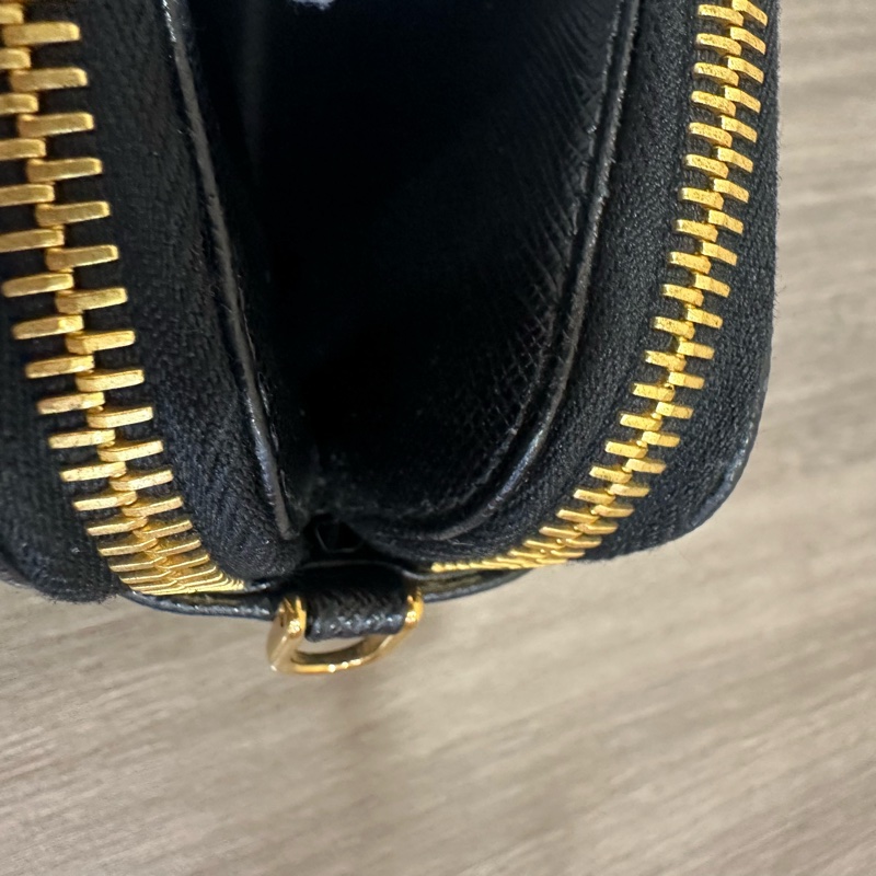 prada 1bp024 黑牛皮金釦雙拉鏈相機包 斜背包-20