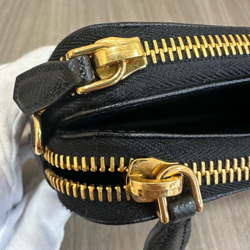 prada 1bp024 黑牛皮金釦雙拉鏈相機包 斜背包-22