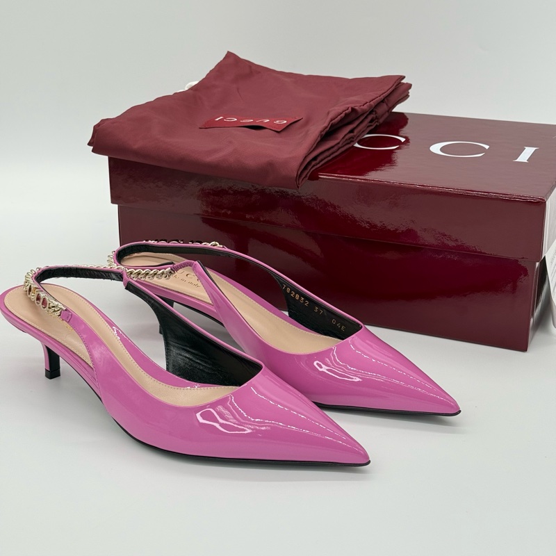 (早春限定♥️近新未使用) 逃跑公主GUCCI 古馳  Signoria系列 七夕芭比粉 金屬LOGO鏈飾 牛漆皮 小貓跟｜ IT36 JP23.5CM｜專櫃35,000-2