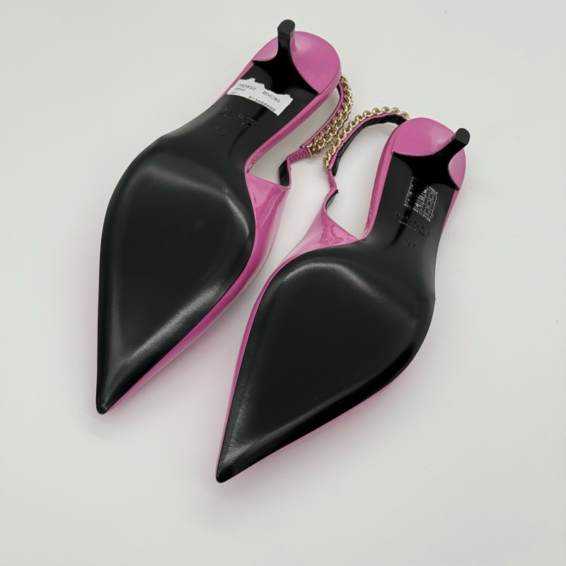 (早春限定♥️近新未使用) 逃跑公主GUCCI 古馳  Signoria系列 七夕芭比粉 金屬LOGO鏈飾 牛漆皮 小貓跟｜ IT36 JP23.5CM｜專櫃35,000-4