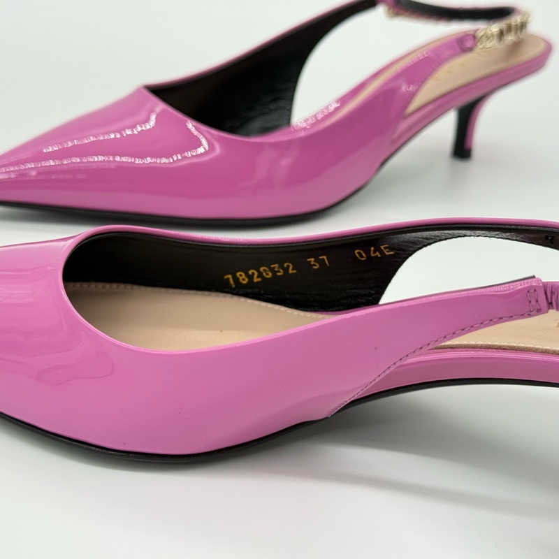 (早春限定♥️近新未使用) 逃跑公主GUCCI 古馳  Signoria系列 七夕芭比粉 金屬LOGO鏈飾 牛漆皮 小貓跟｜ IT36 JP23.5CM｜專櫃35,000-6