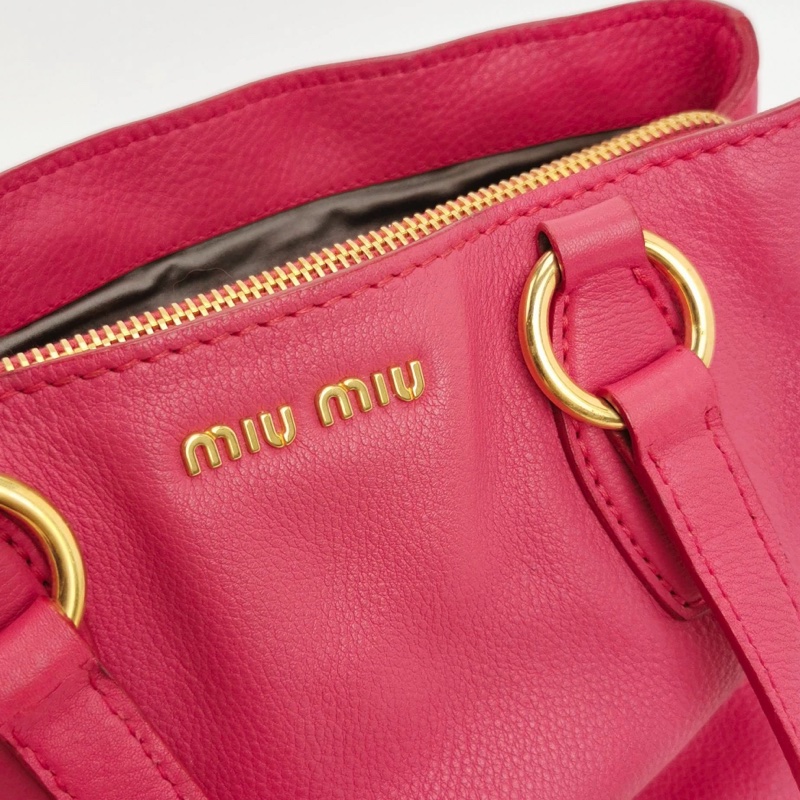 💖 Miu Miu 牛皮純色字母Logo單肩包 義大利奢華品牌 Miu Miu-14