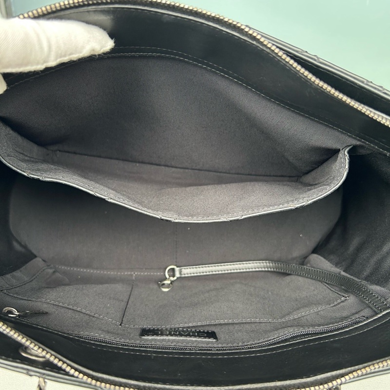 Chanel黑銀牛皮雙C吊墜托特包購物袋 底長約31 鐳射21開，附件保卡~-5