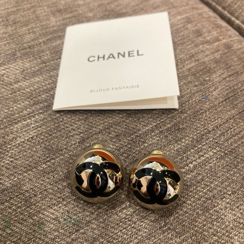 香奈兒chanel 半圓黑色logo 大號 耳針 耳環-1