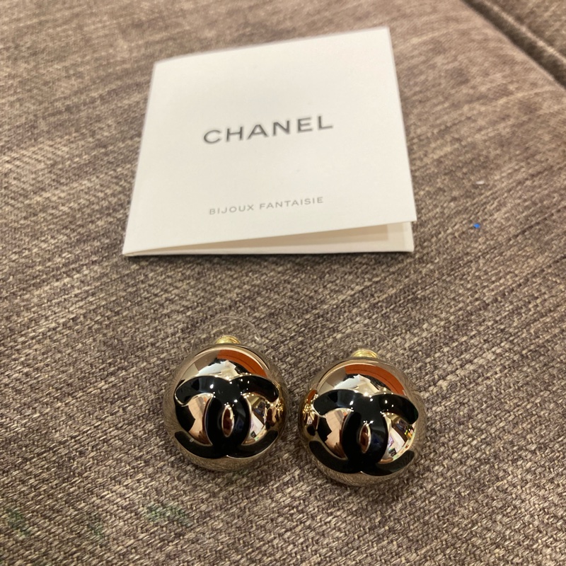 香奈兒chanel 半圓黑色logo 大號 耳針 耳環-5