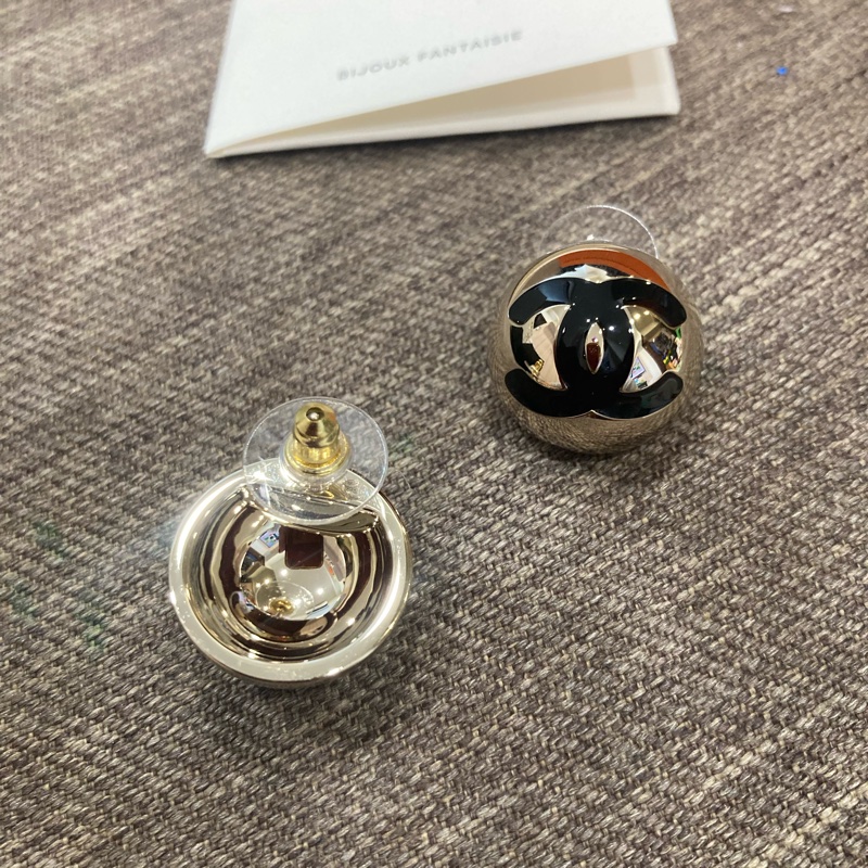 香奈兒chanel 半圓黑色logo 大號 耳針 耳環-6